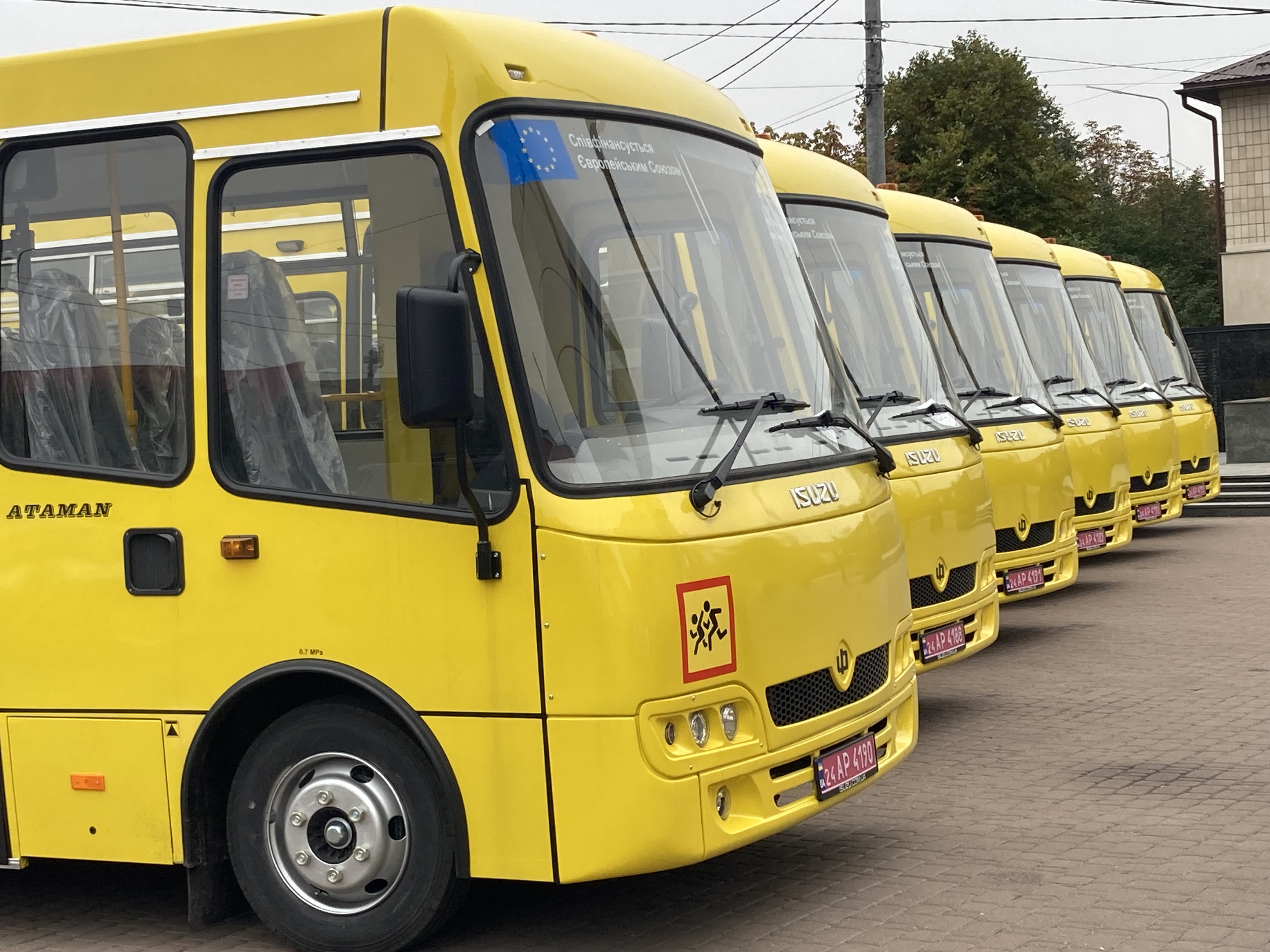 Територіальними громадами отримано нові шкільні автобуси