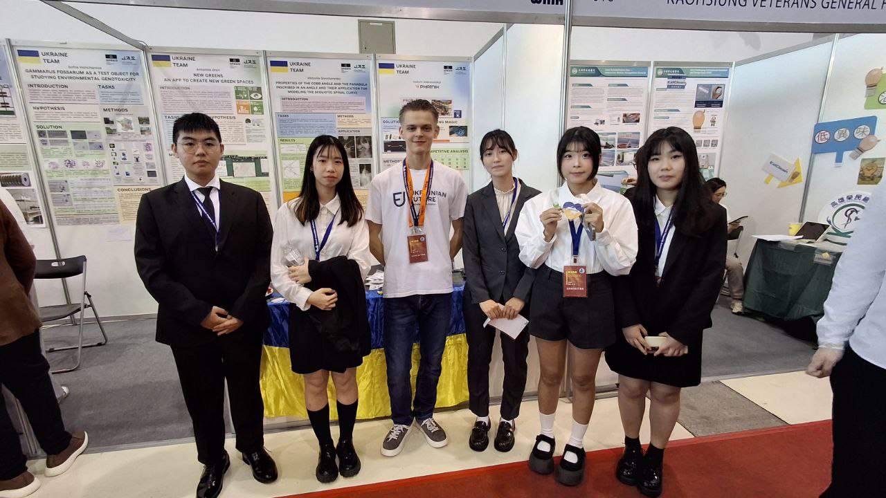 Photo 5318947930016257130 y