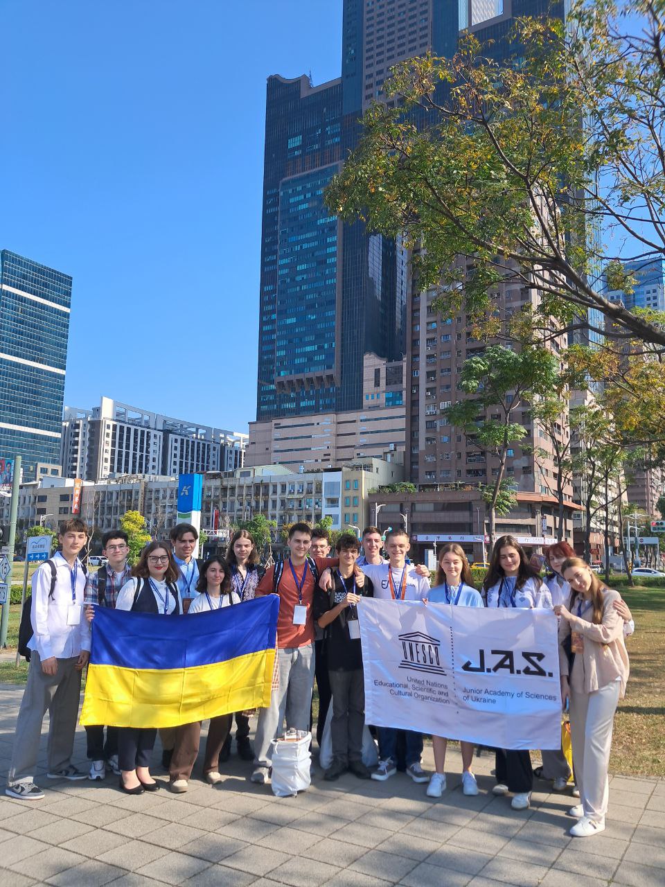 Photo 5321199729829941322 y