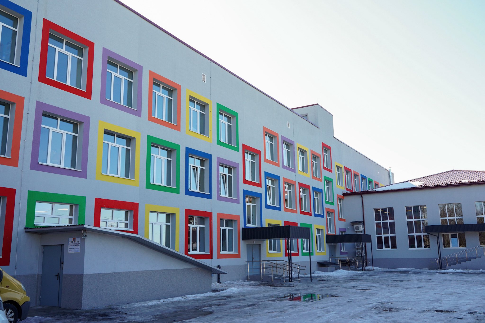 Бузівський академічний ліцей зажив повноцінним життям. Відновлений заклад освіти вже працює і приймає учнів у своїх стінах.